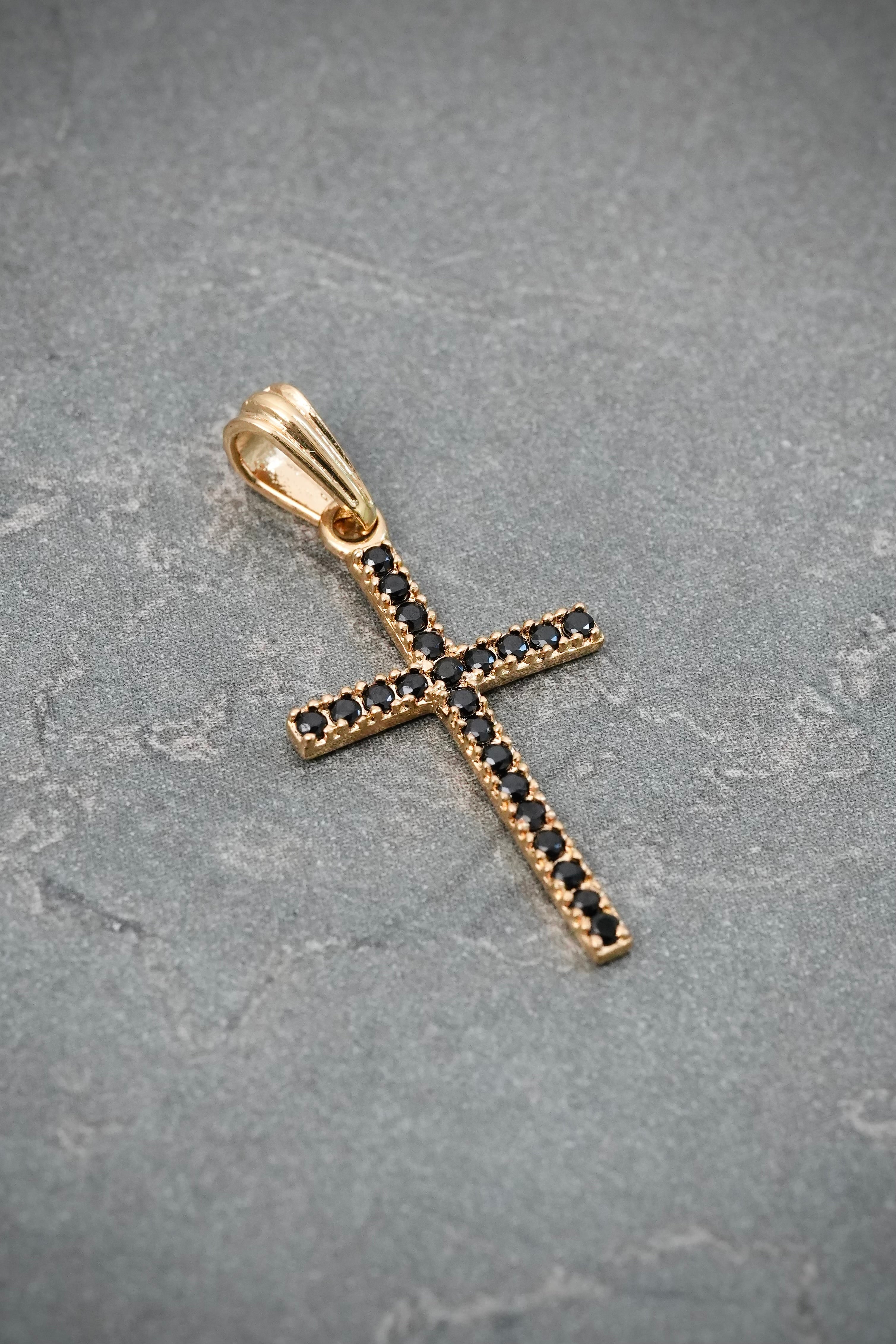 Dije Cruz con Swarovski Negro 1gr / 2.8cm / 13.2mm — Oro Amarillo