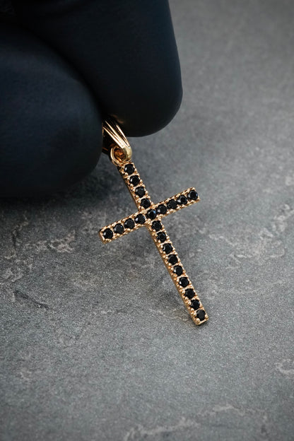 Dije Cruz con Swarovski Negro 1.05gr / 2.8cm / 13mm — Oro Amarillo