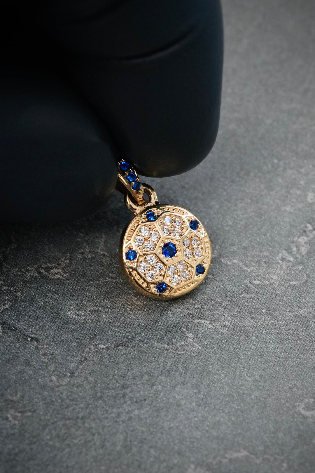 Dije Balon con Swarovski Azul y Blanco 1.5gr / 1.7cm / 9.9mm — Oro Amarillo