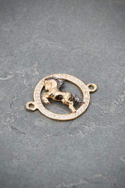 Herraje Caballo con Swarovski Blanco 1.45gr / 2.1cm / 16.3mm — Oro Amarillo