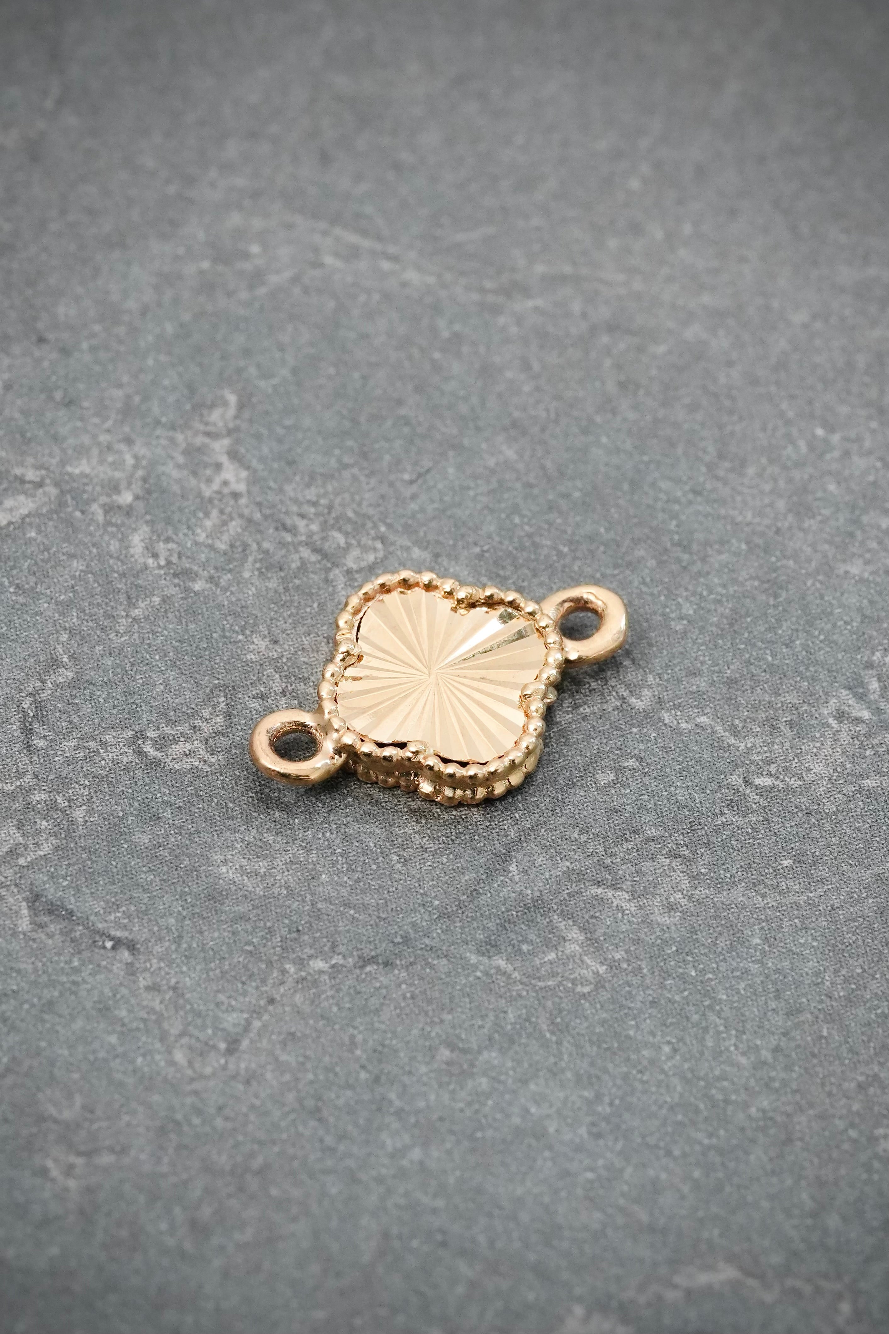Herraje Lucky Clover Diamantado 0.75gr / 1.5cm / 9.7mm — Oro Amarillo