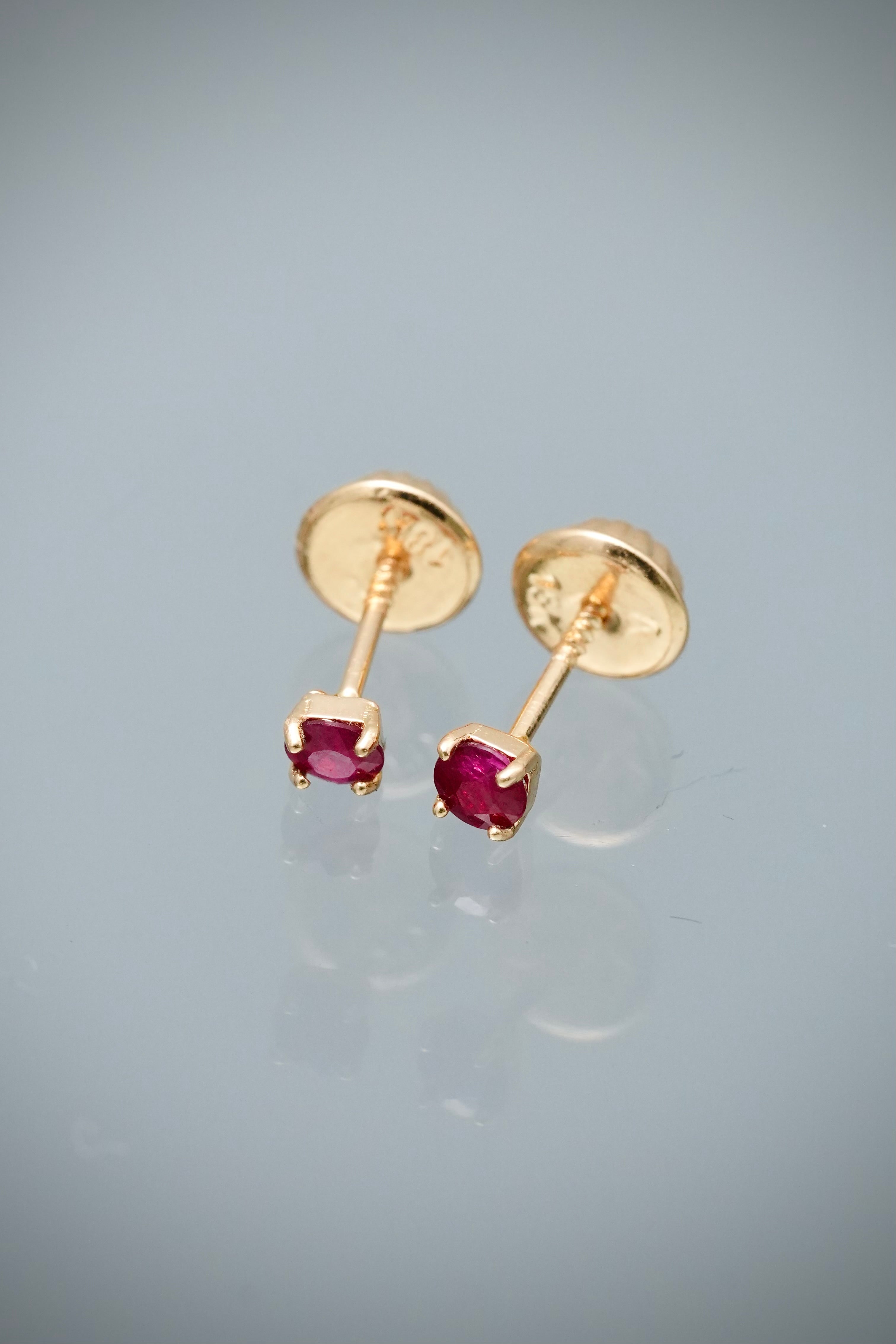 Topos con 22pts de Rubie 0.45gr / 0.2cm / 2.9mm — Oro Amarillo