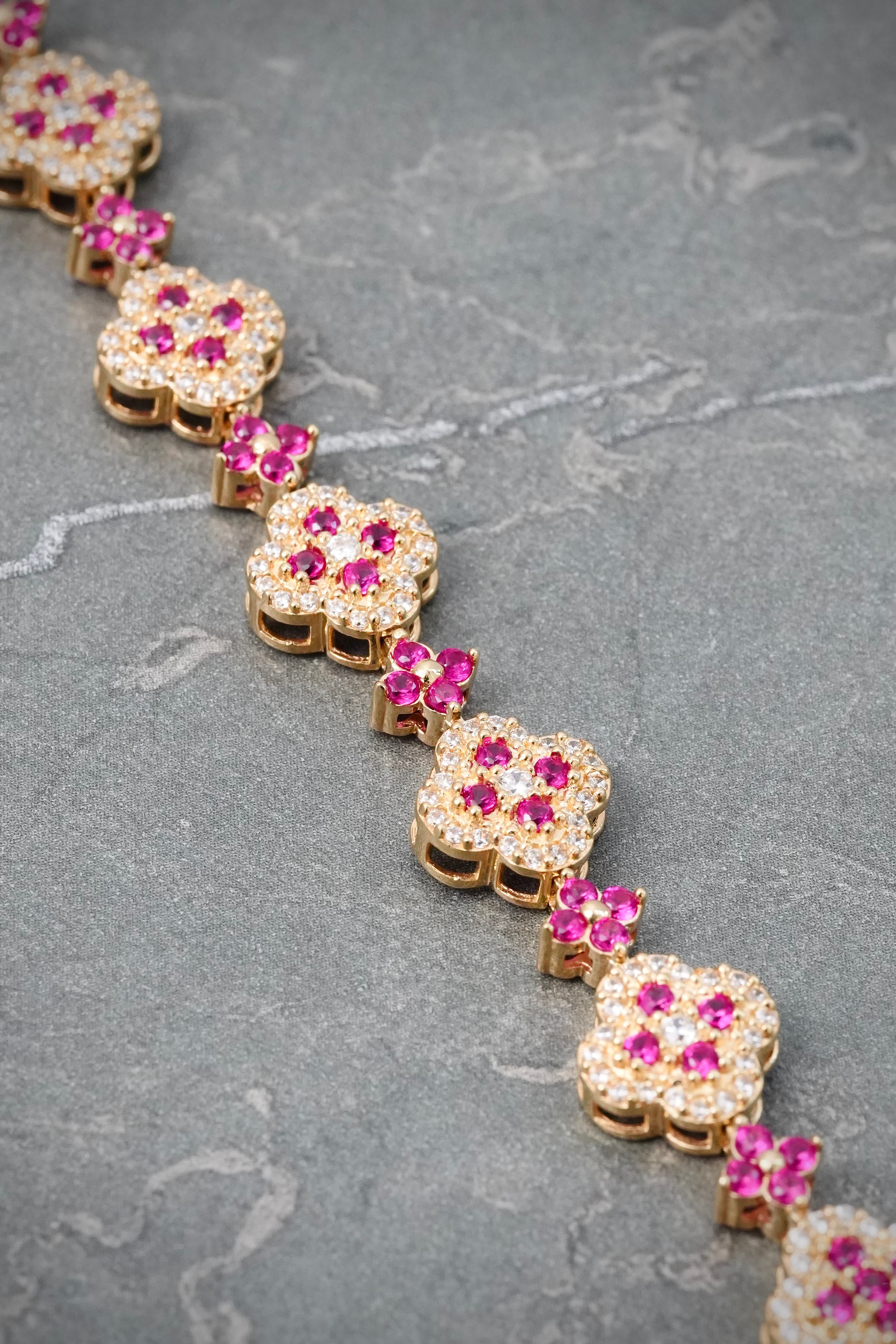 Pulso Lucky Clover con Swarovski Fucsia y Blanco 15.75gr / 18cm / 10mm — Oro Amarillo