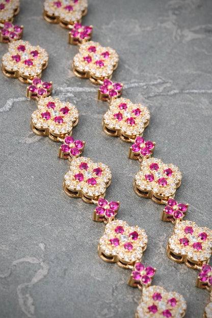 Cadena Lucky Clover con Swarovski Fucsia y Blanco 40.8gr / 50cm / 10mm — Oro Amarillo