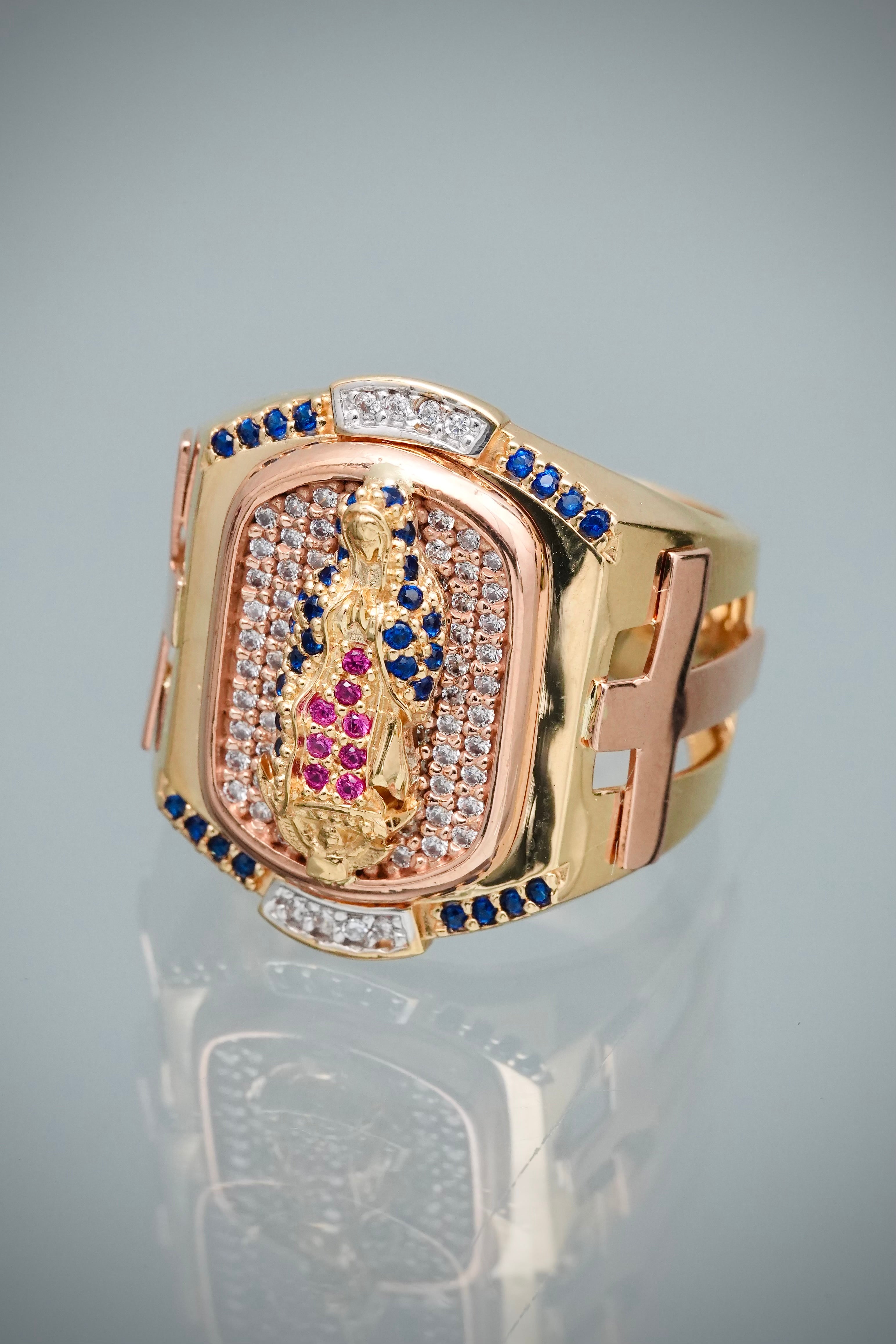 Anillo Virgen de Guadalupe con Swarovski 12.5gr / Talla 8 1/4 — Oro Dos Oros