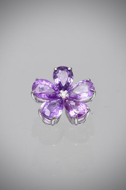Dije flor con 239pts de zafiro y 1pto de diamante 1.5gr / Largo 1.2cm — Oro Blanco
