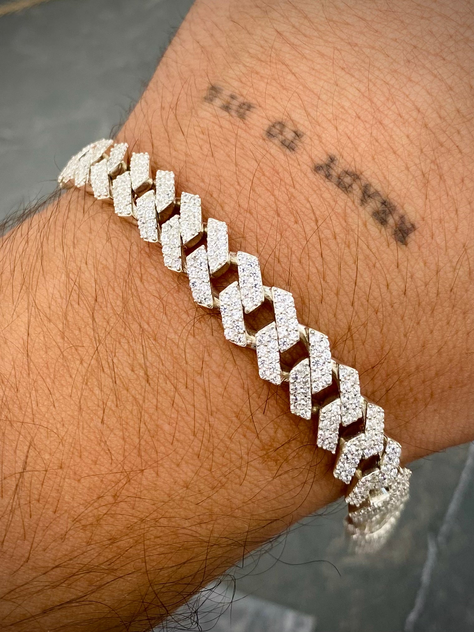 Pulso cubano con swarovski blanco 33.75gr / Largo 19.8cm / Plata (Joya) M