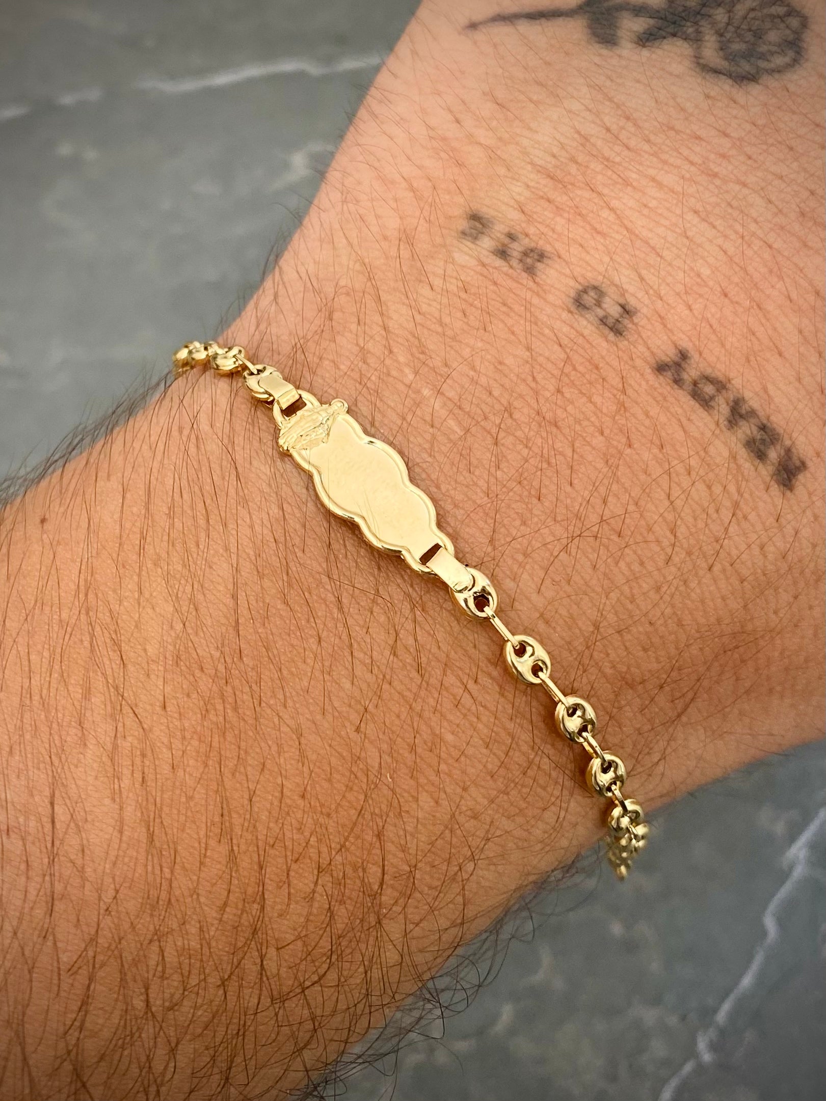 Pulso bebe con placa 1.9gr / Largo 14.5cm — Oro Amarillo