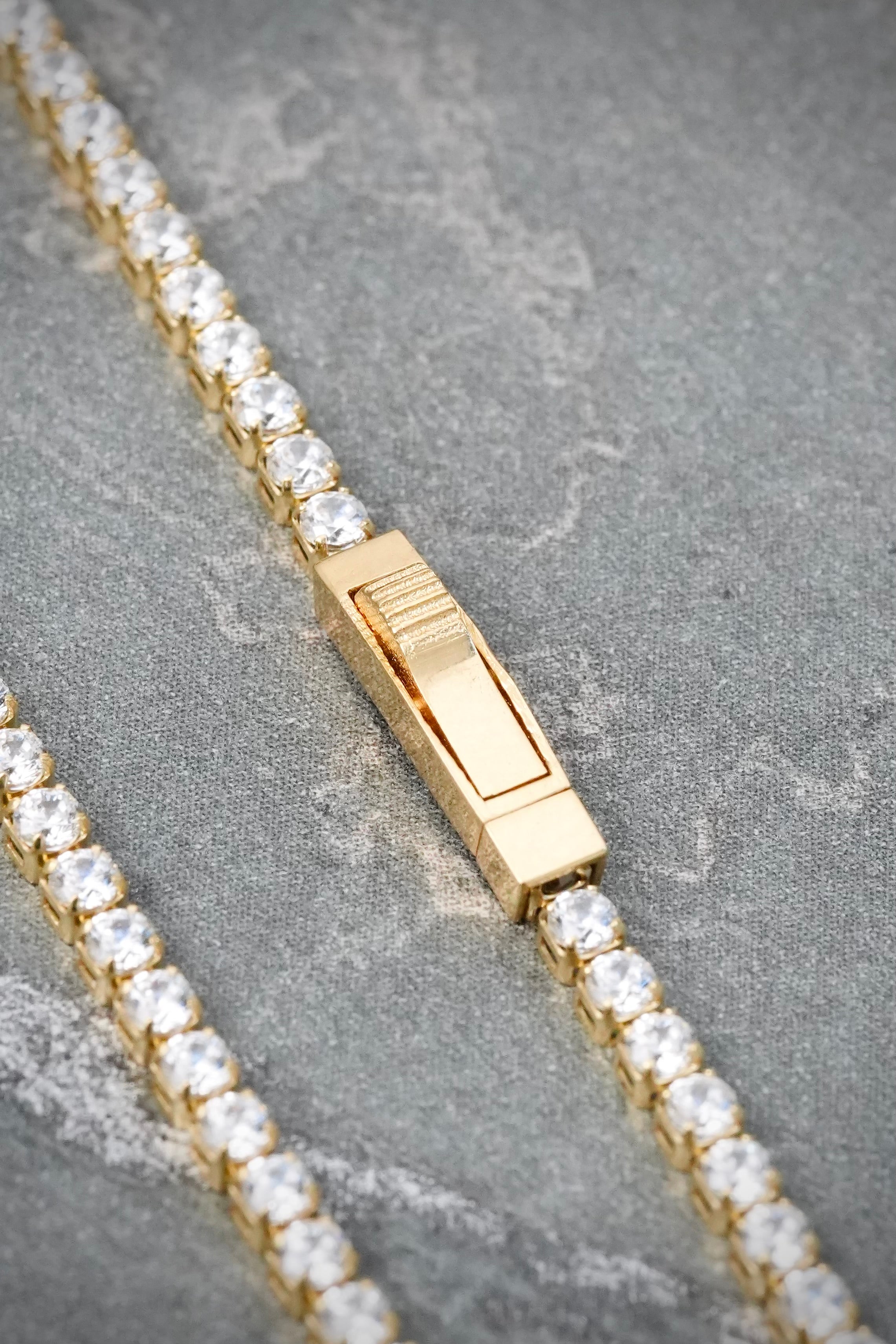 Pulso Tenis con Swarovski Blanco 2.65gr / 18cm / 1.8mm — Oro Amarillo