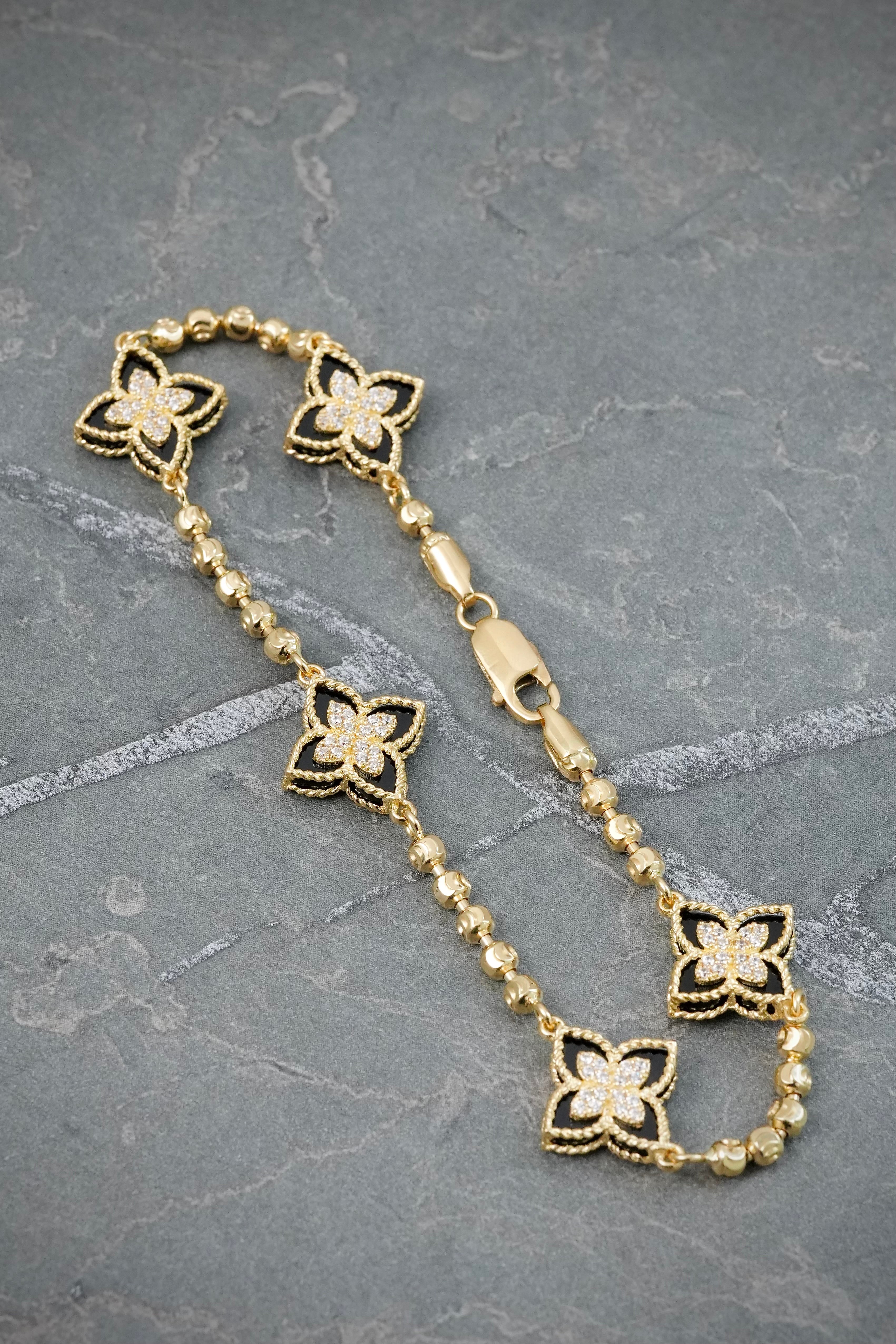 Pulso Lucky Clover Piedra Negra 9.3gr / 21cm / 13.3mm — Oro Amarillo