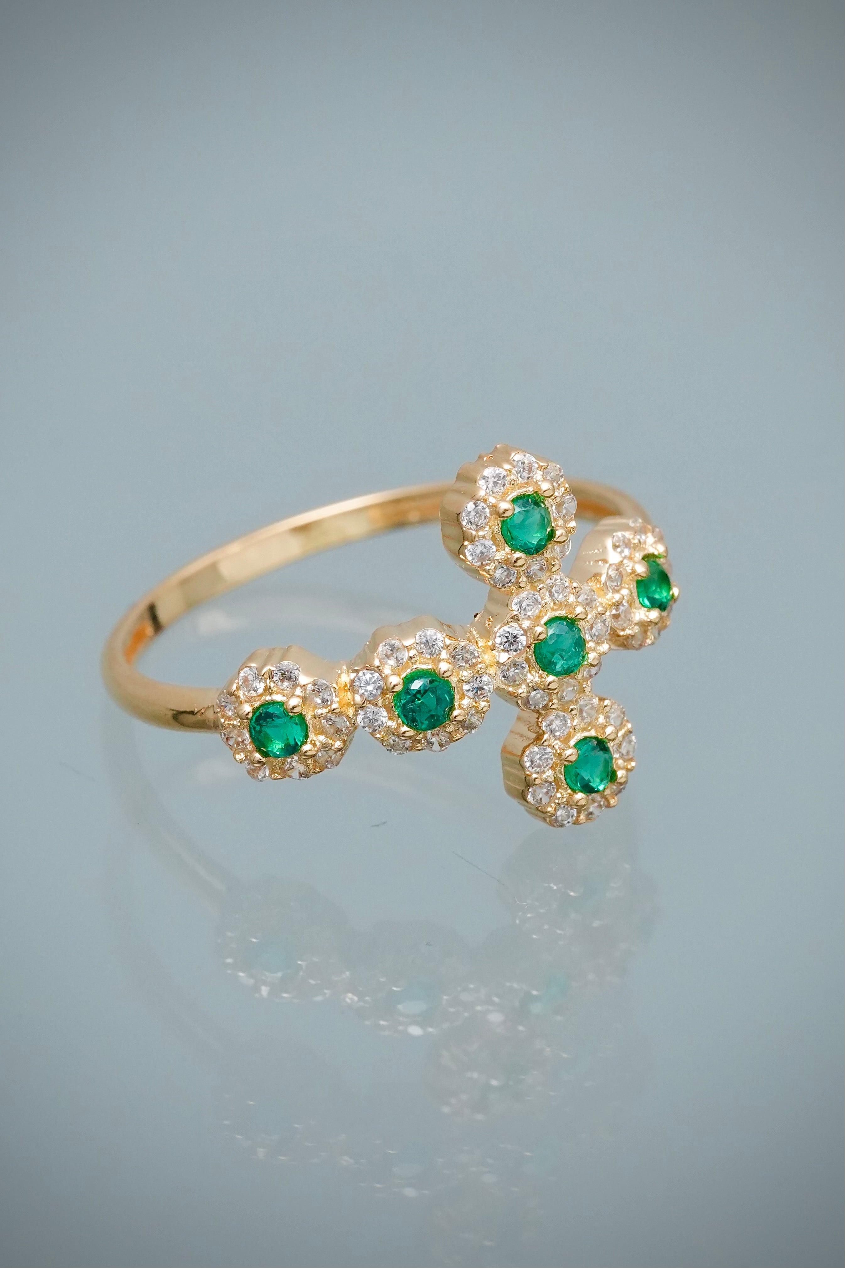 Anillo Cruz con Swarovski Verde y Blanco 2.2gr / Talla 7 3/4 — Oro Amarillo