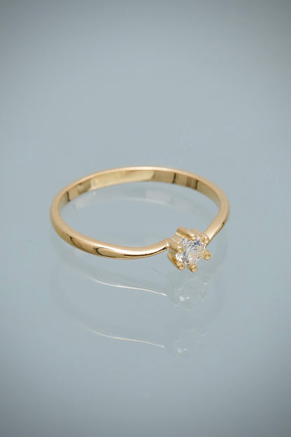 Solitario con Swarovski Blanco 1.45gr / Talla 7 1/2 — Oro Amarillo