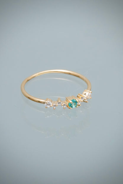 Anillo con Swarovski Verde y Blanco 1.2gr / Talla 7 1/4 — Oro Amarillo
