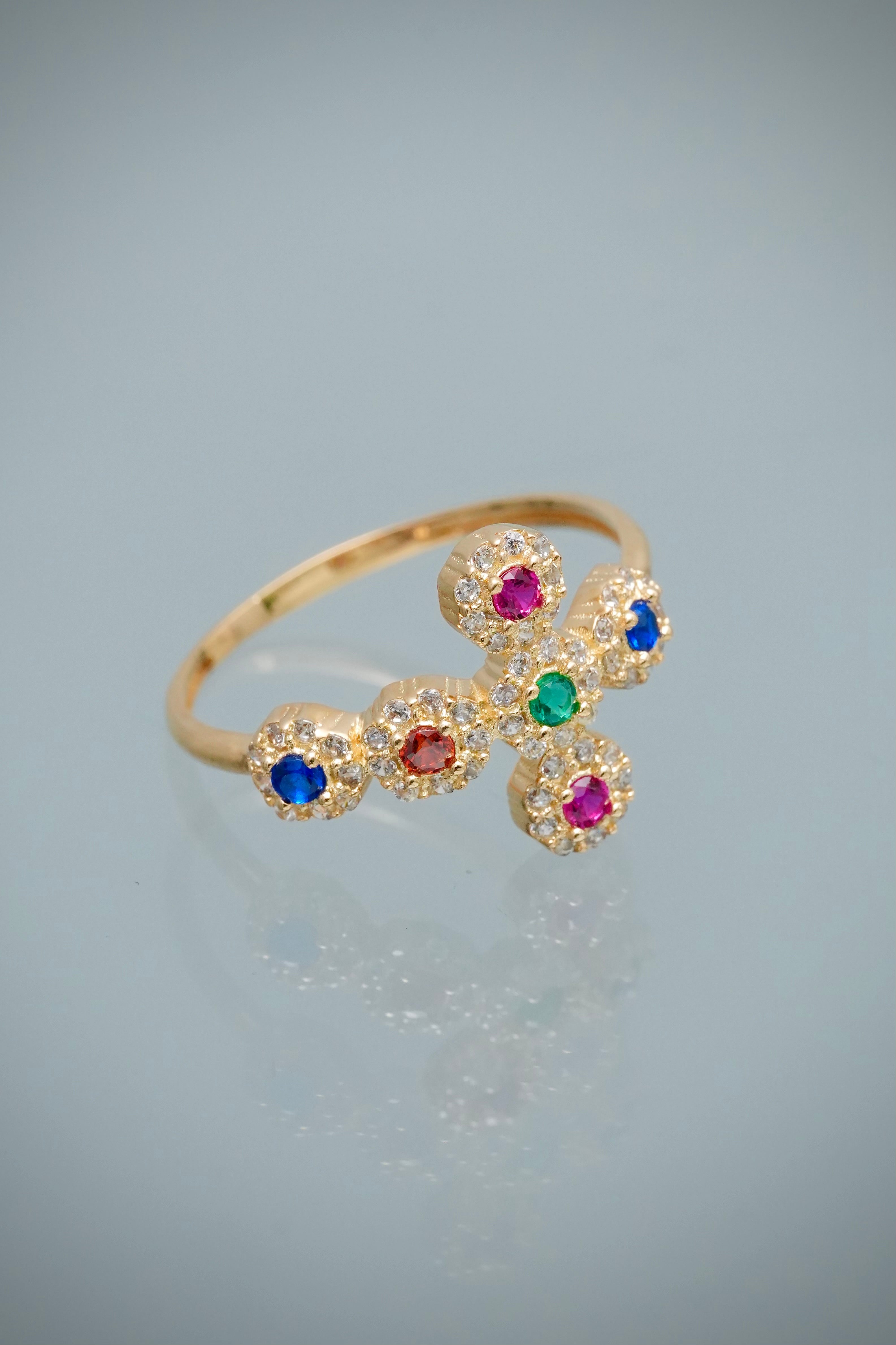 Anillo Cruz con Swarovski Multicolor 2.15gr / Talla 7 3/4 — Oro Amarillo