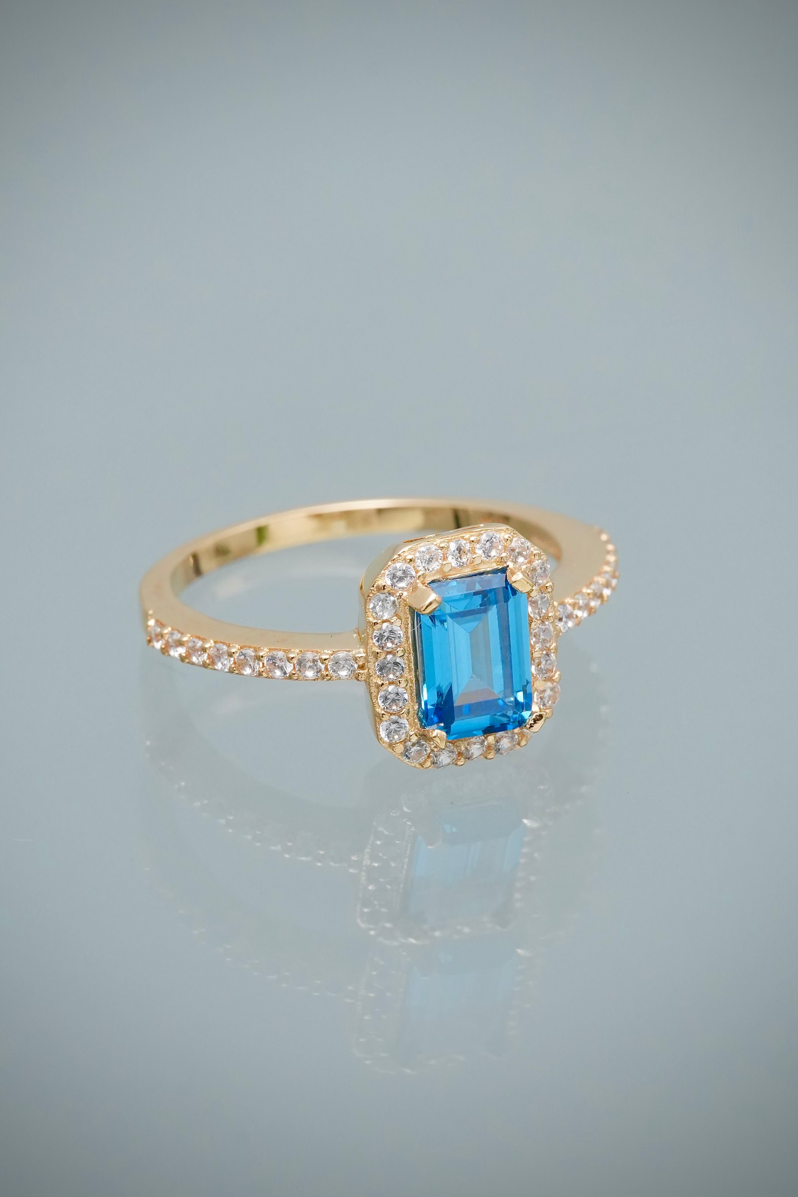 Solitario con Swarovski Azul y Blanco 3.1gr / Talla 6 3/4 — Oro Amarillo