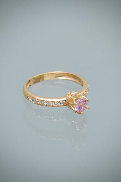 Solitario con Swarovski Rosado y Blanco 2.8gr / Talla 6 1/4 — Oro Amarillo
