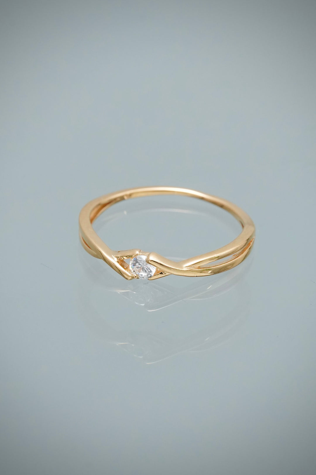 Solitario con Swarovski Blanco 1.4gr / Talla 6 1/2 — Oro Amarillo