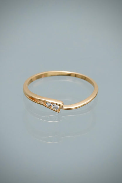 Anillo con Swarovski Blanco 1.4gr / Talla 8 — Oro Amarillo