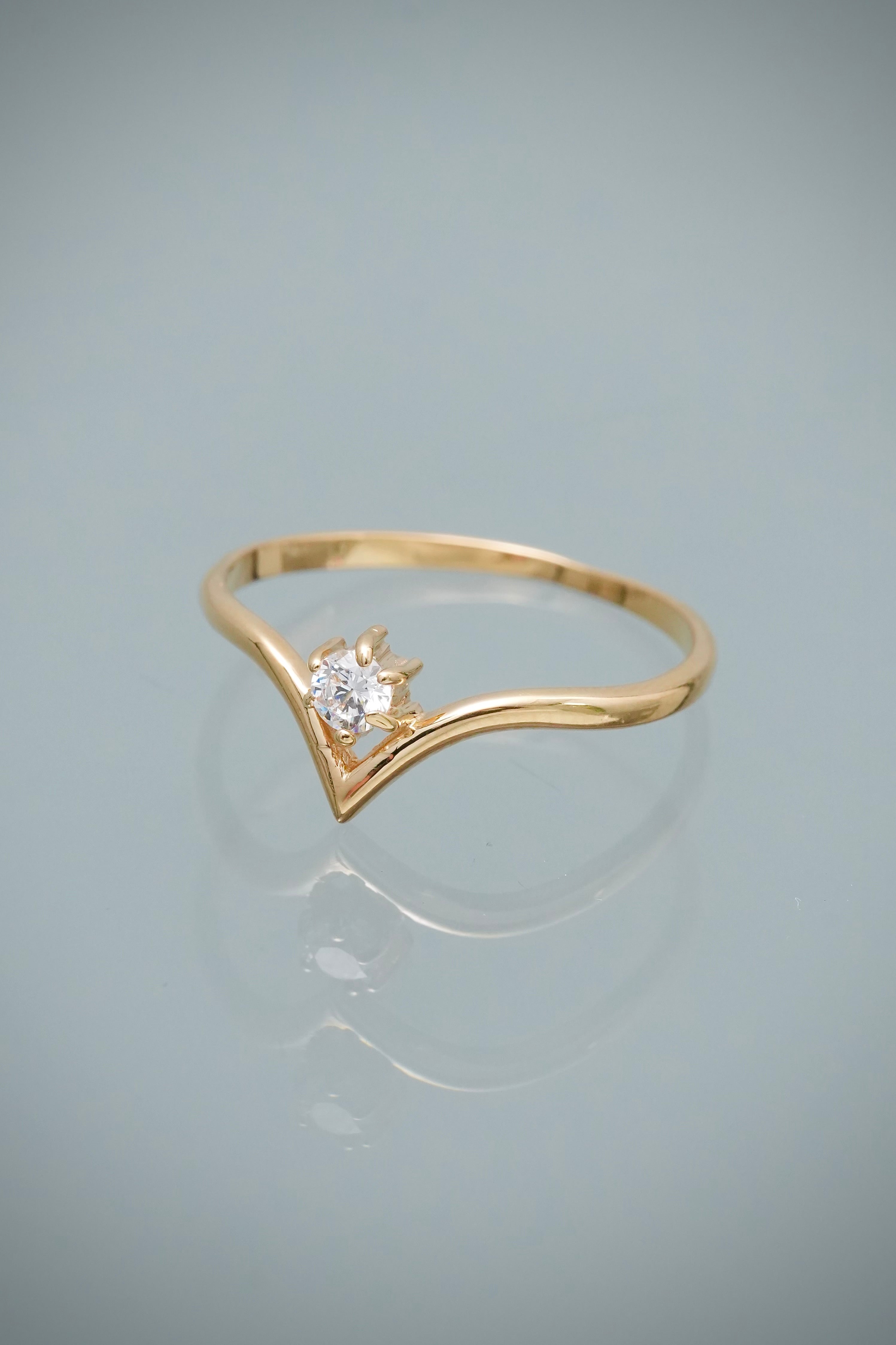 Anillo con Swarovski Blanco 1.4gr / Talla 6 3/4 — Oro Amarillo