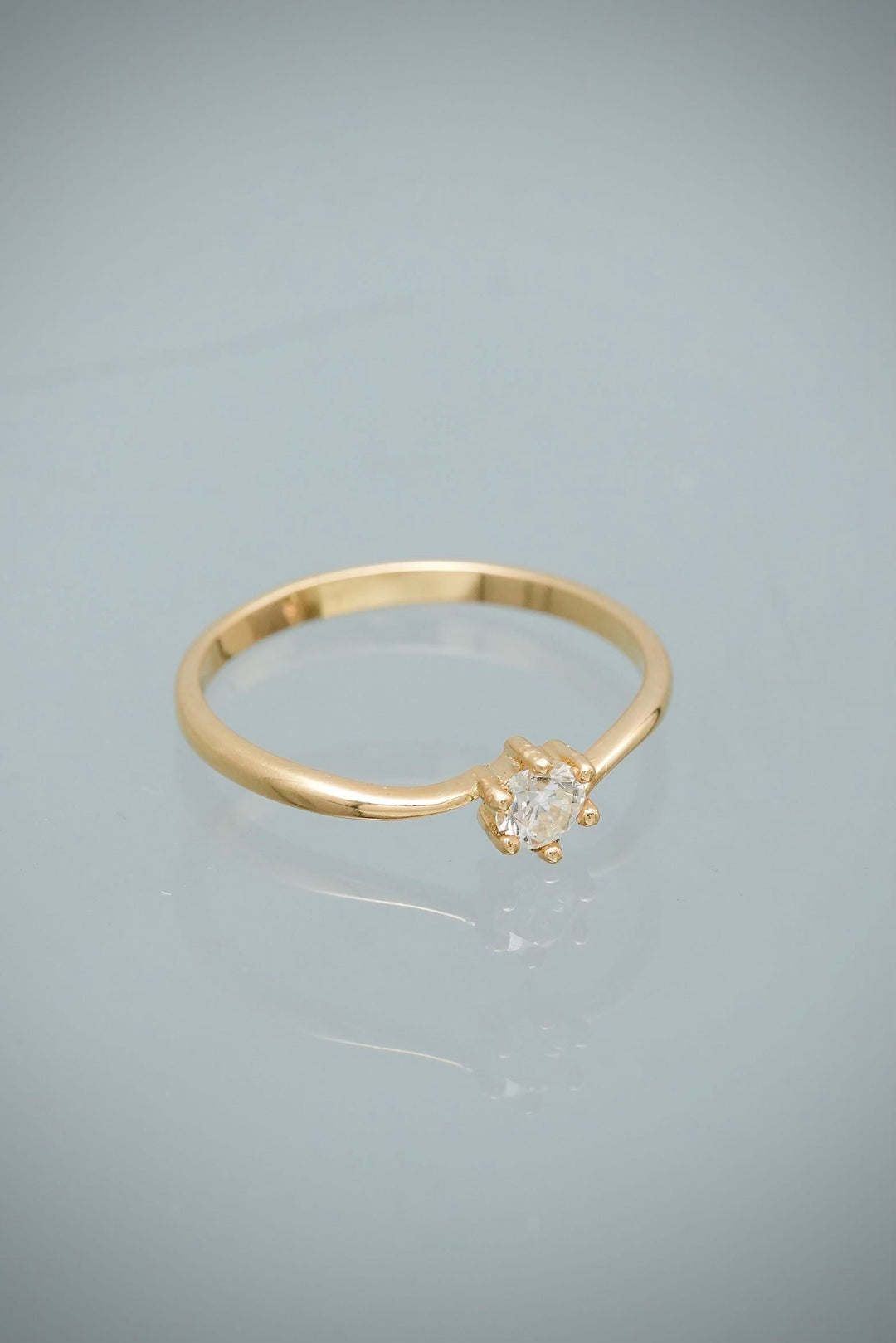 Solitario con 22pts de Diamante Blanco 1.6gr / Talla 7 — Oro Amarillo