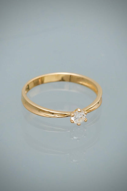Solitario con 22pts de Diamante Blanco 1.95gr / Talla 8 — Oro Amarillo