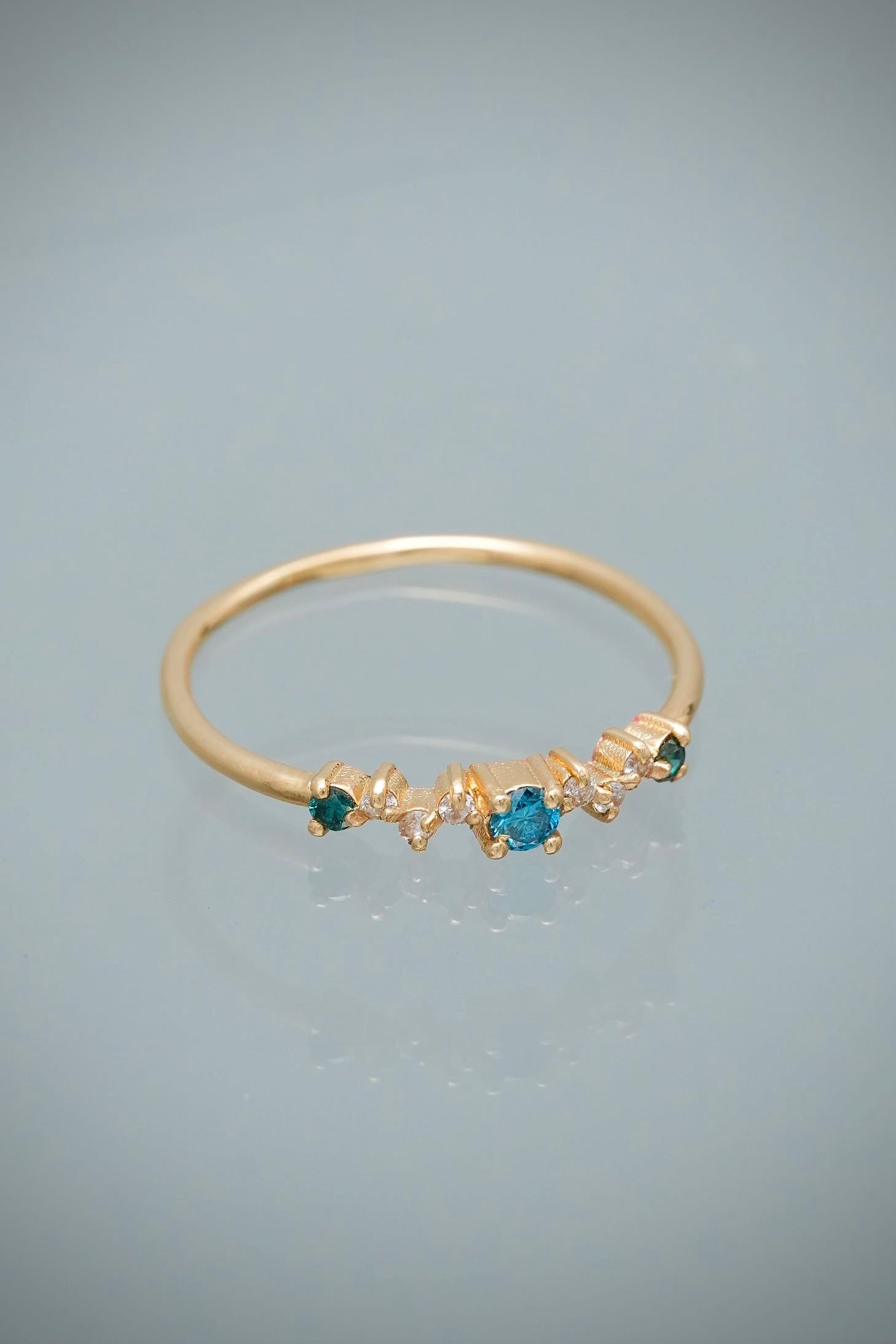 Anillo con 11pts de Zafiro y 5pts de Diamante 1.2gr / Talla 6 1/2 — Oro Amarillo