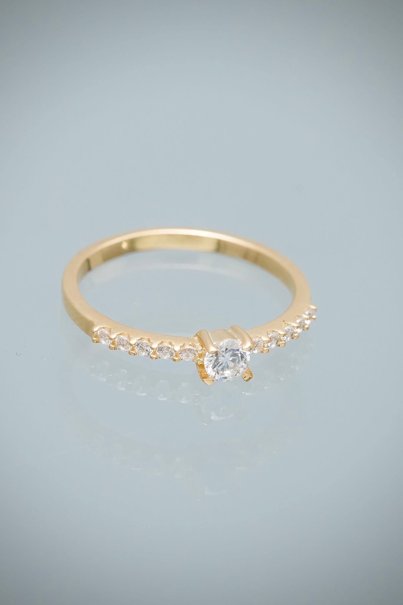 Solitario con Swarovski Blanco 1.8gr / Talla 6 — Oro Amarillo