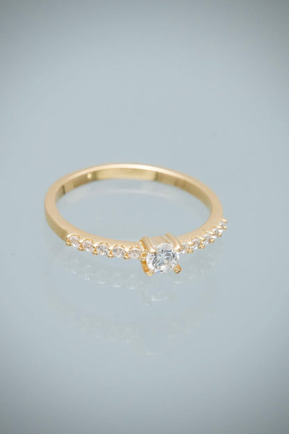Solitario con Swarovski Blanco 1.8gr / Talla 6 — Oro Amarillo