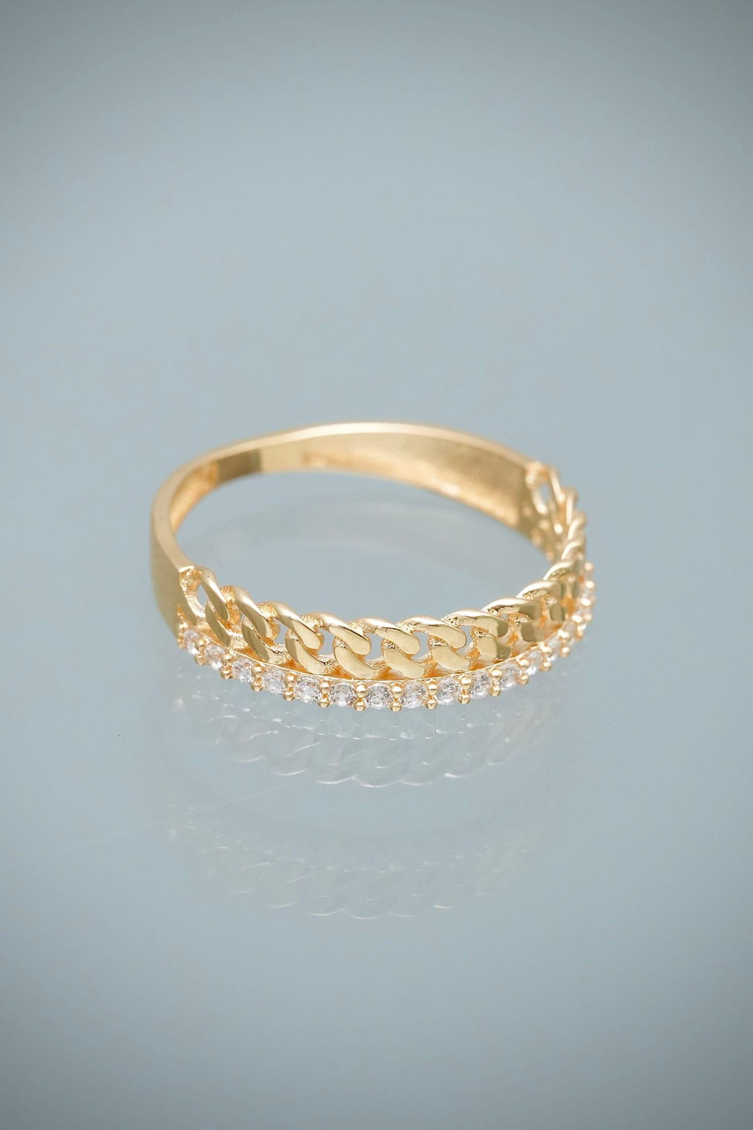 Anillo Cubano con Swarovski Blanco 1.75gr / Talla 6 3/4 — Oro Amarillo