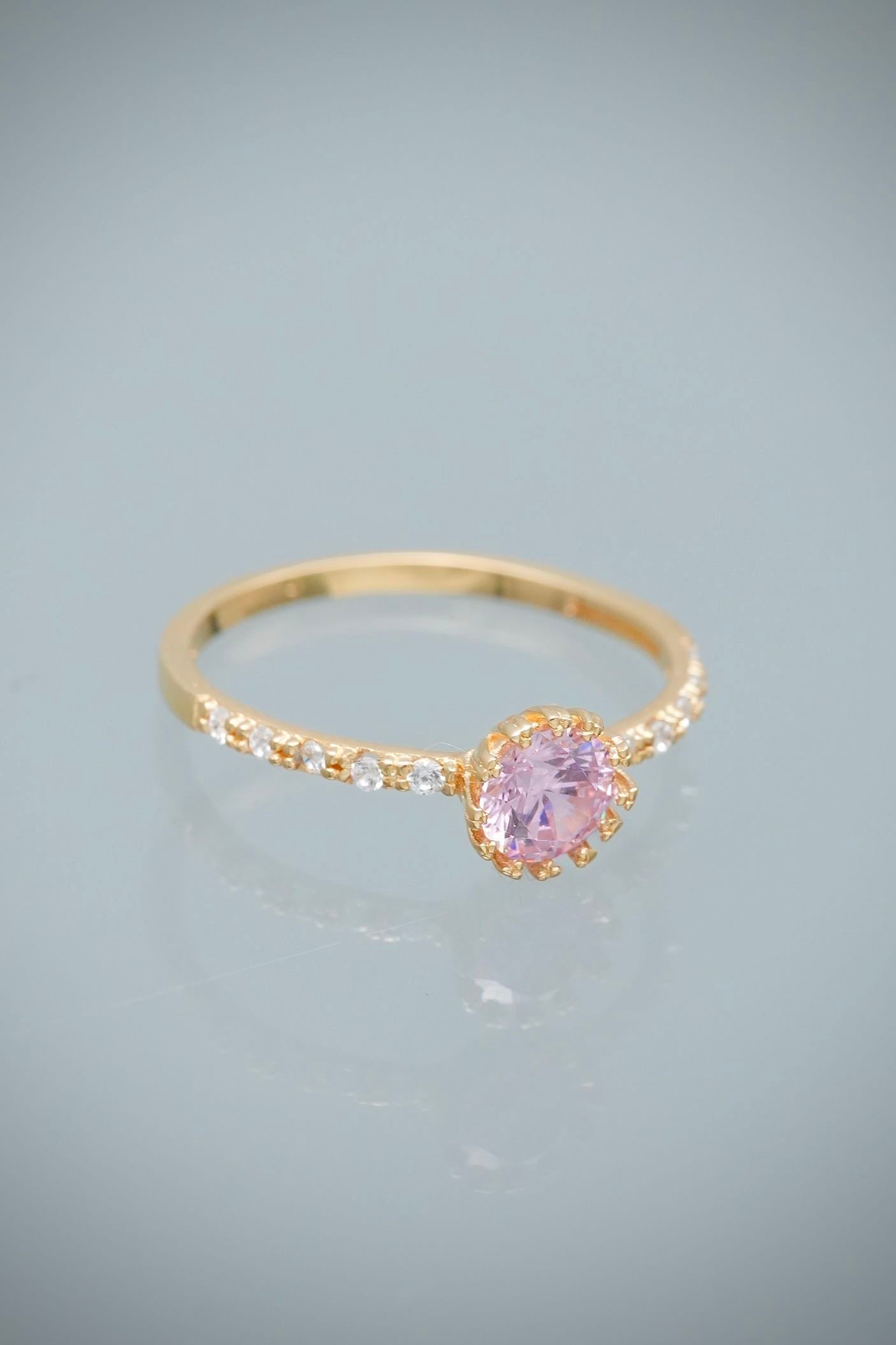 Solitario con Swarovski Rosado y Blanco 1.6gr / Talla 6 — Oro Amarillo