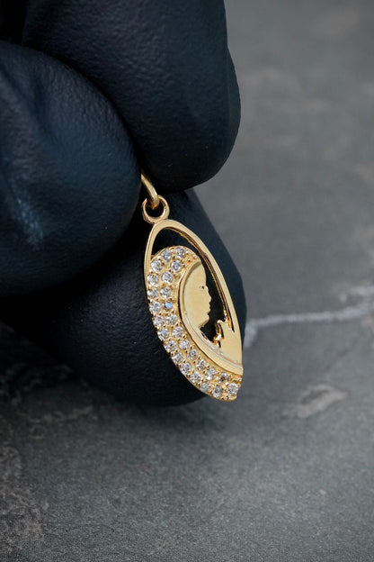 Dije Virgen con Swarovski Blanco 1.1gr / 2.2cm / 7.2mm — Oro Amarillo