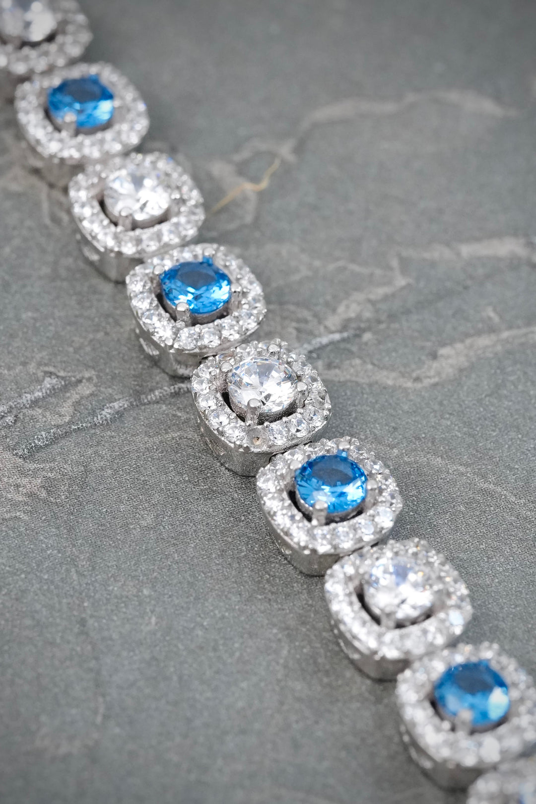 Pulso Tenis con Swarovski Azul y Blanco 21gr / 18cm / 7.6mm — Plata 925