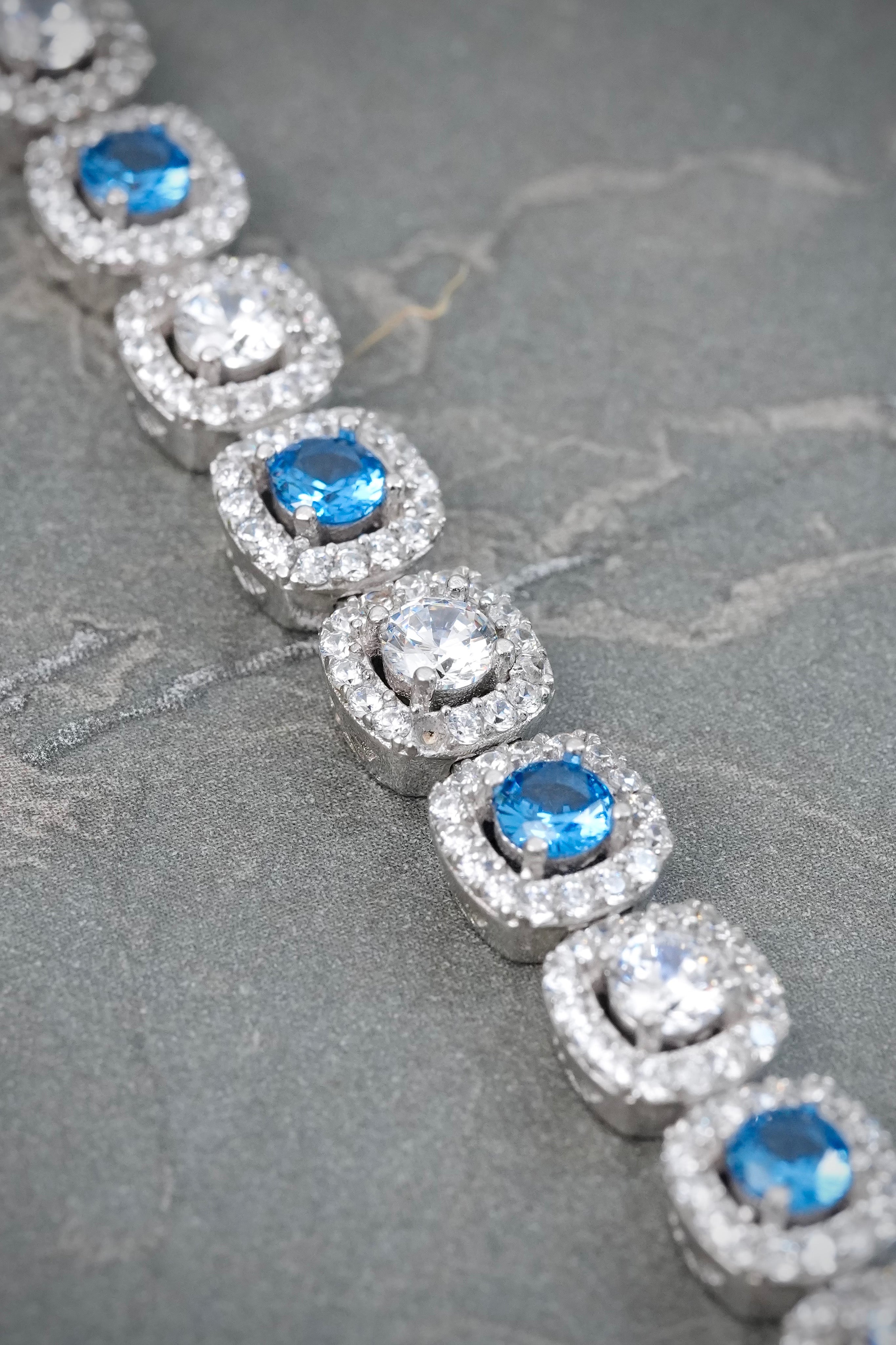 Pulso Tenis con Swarovski Azul y Blanco 20.1gr / 17cm / 7.6mm — Plata 925