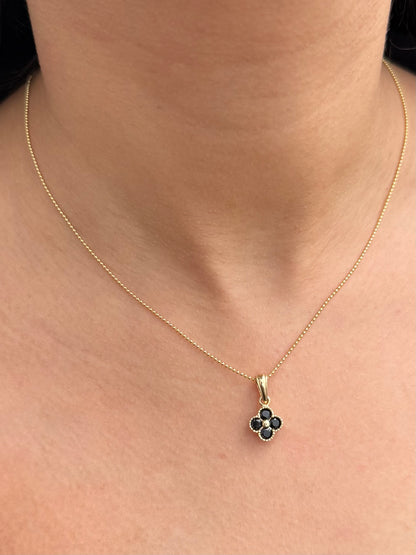 Dije Lucky Clover con Swarovski Negro 1.55gr / 2cm / 10mm — Oro Amarillo