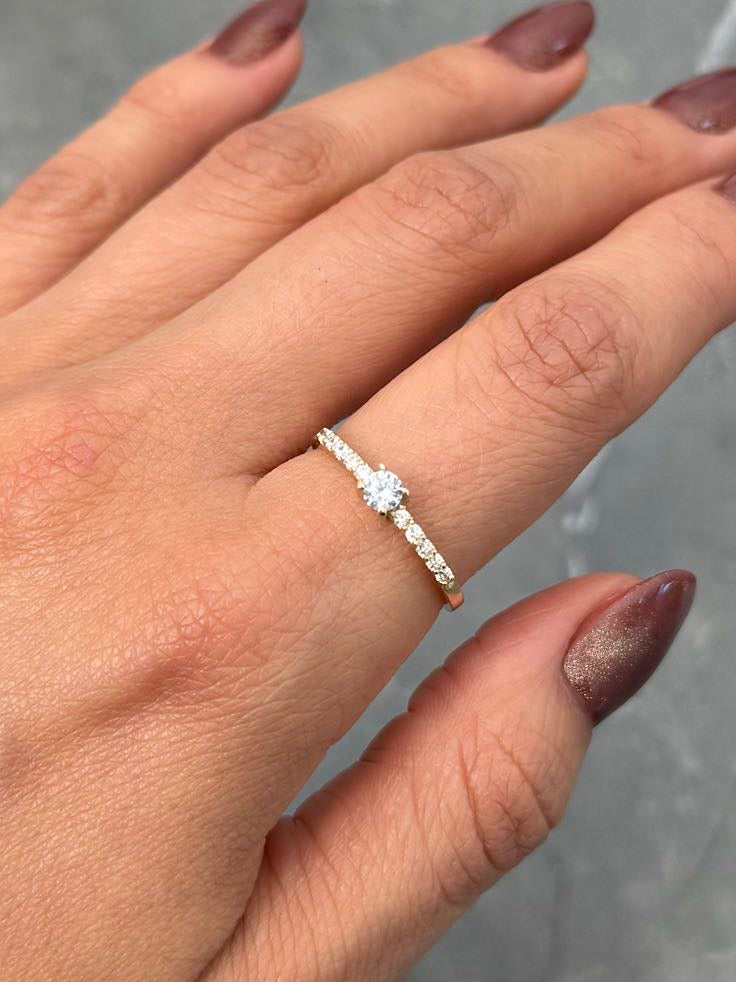 Solitario con Swarovski Blanco 1.8gr / Talla 6 — Oro Amarillo