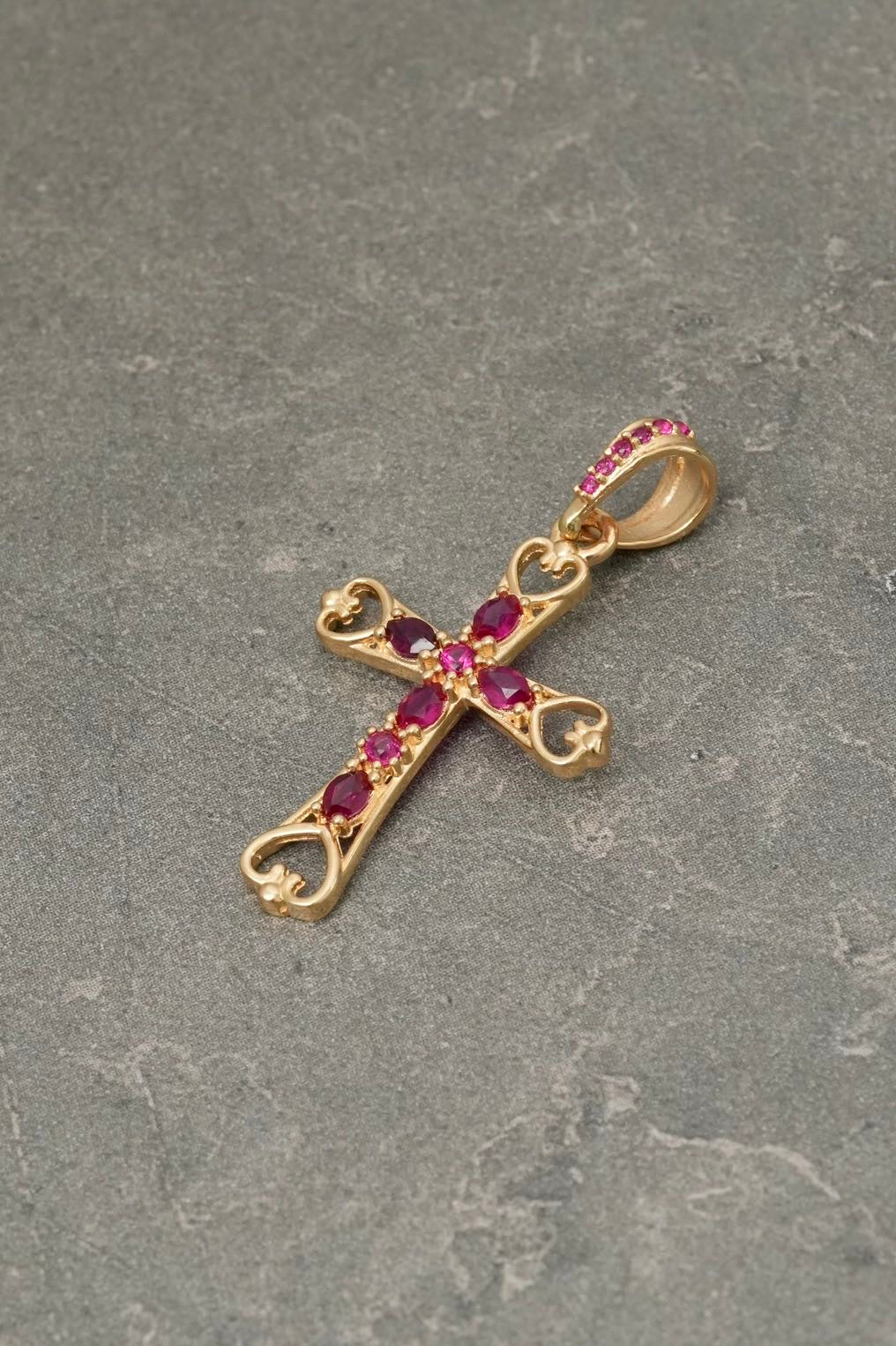 Dije cruz con swarovski fucsia 1.8gr / Largo 3.2cm — Oro Amarillo