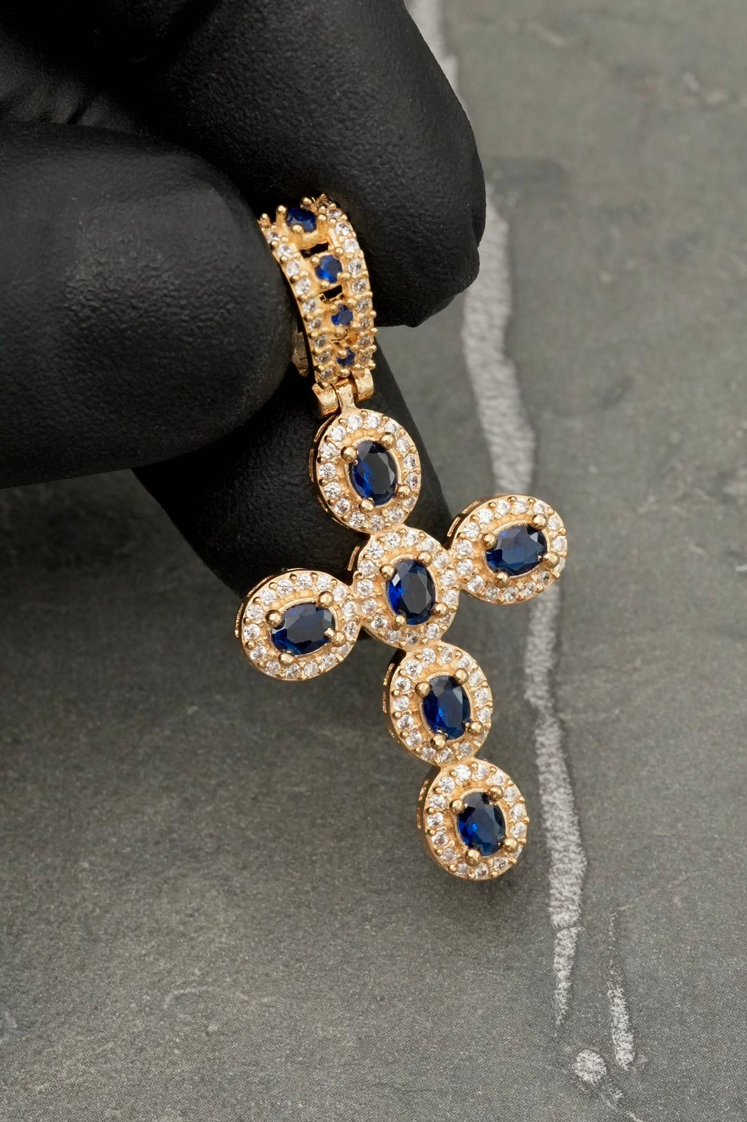 Dije cruz con swarovski azul y blanco 5.45gr / Largo 4.2cm — Oro Amarillo