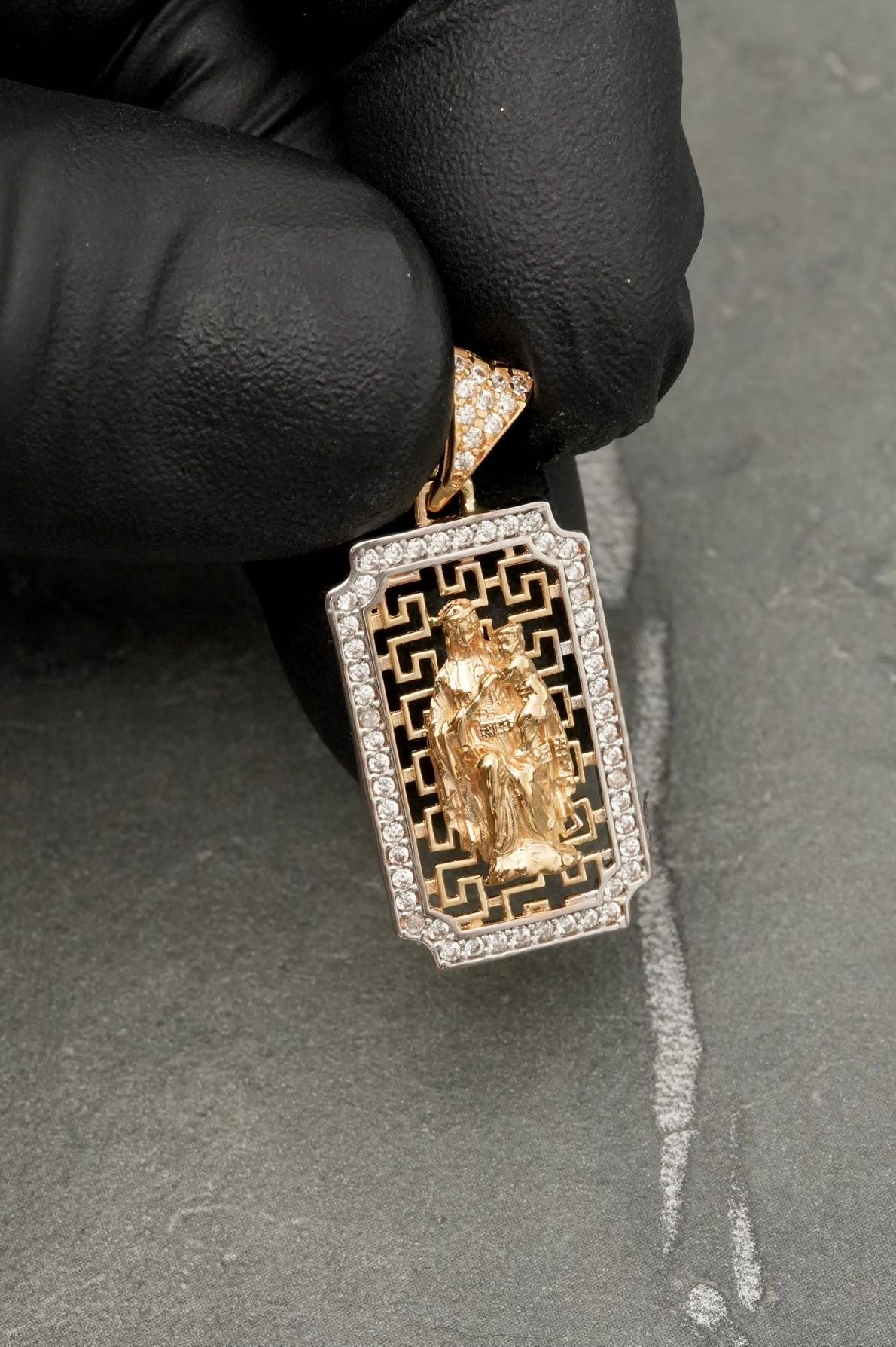 Dije virgen del carmen con swarovski blanco 3.35gr / Largo 3cm — Oro Amarillo