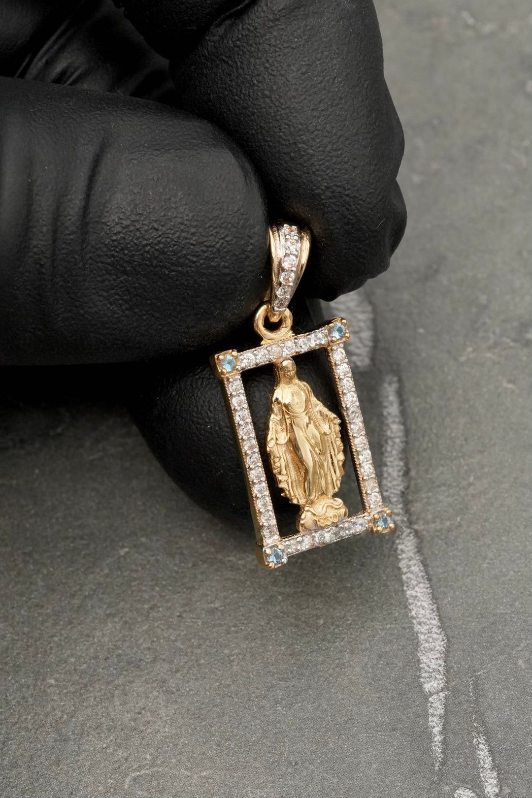 Dije virgen de la milagrosa con swarovski azul 2.5gr / Largo 2.5cm — Oro Amarillo