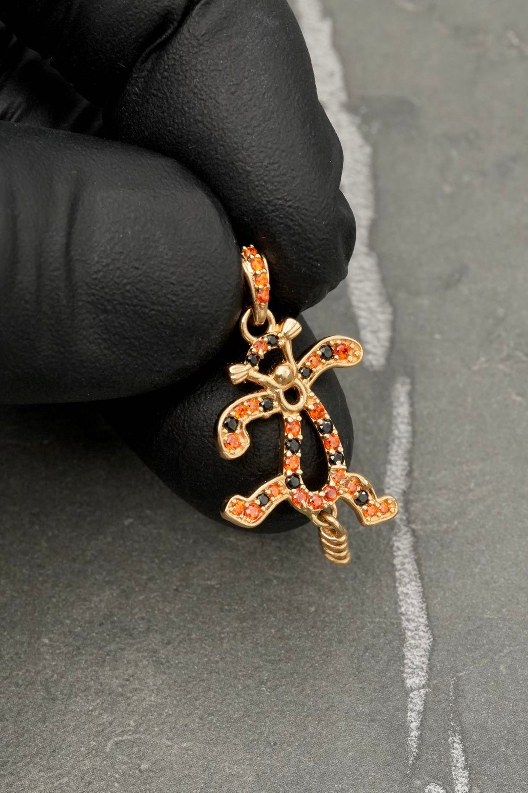 Dije tigger articulado 1.9gr / Largo 2.7cm — Oro Amarillo