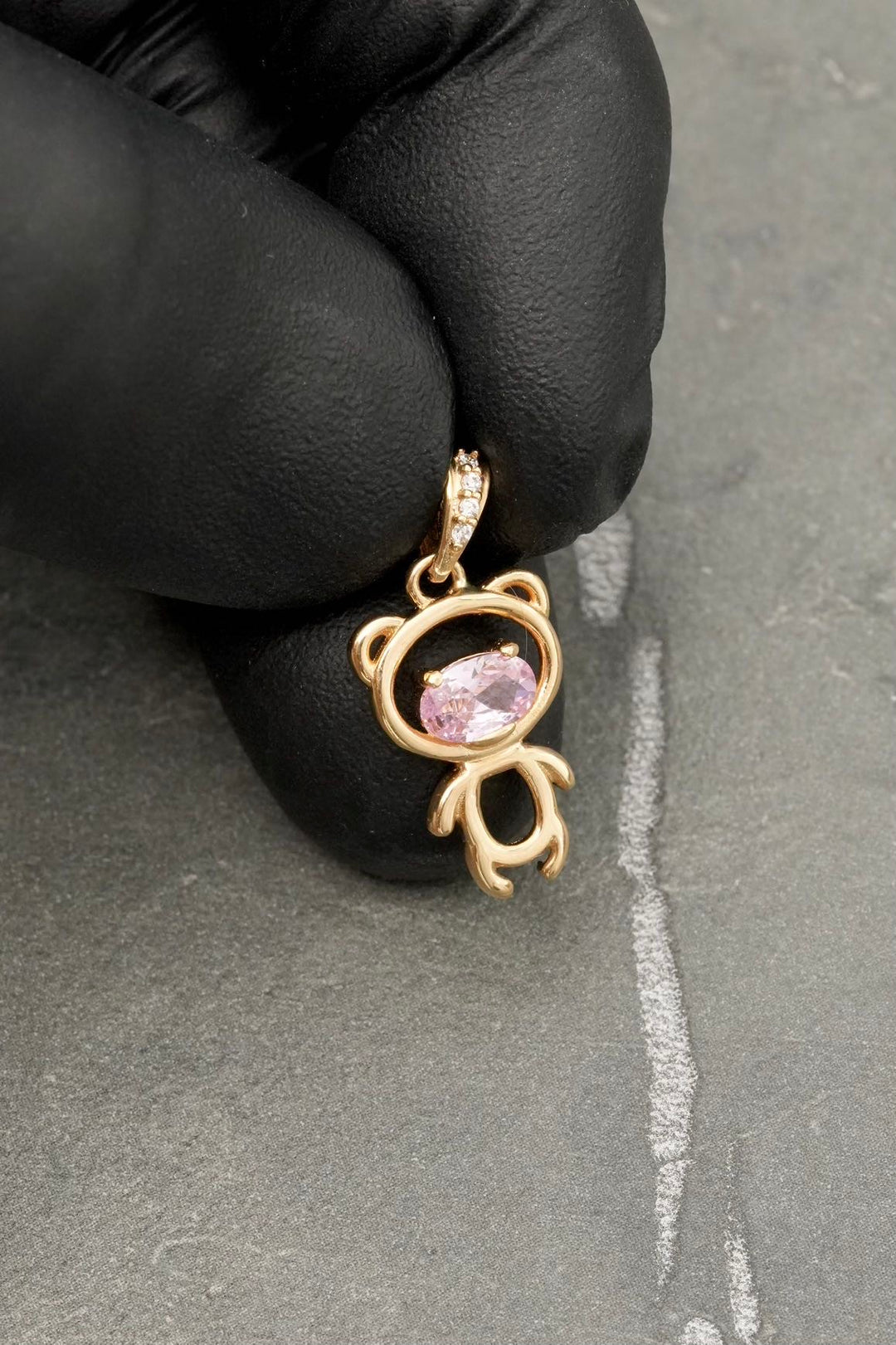 Dije oso con swarovski rosado 1.7gr / Largo 2.2cm — Oro Amarillo