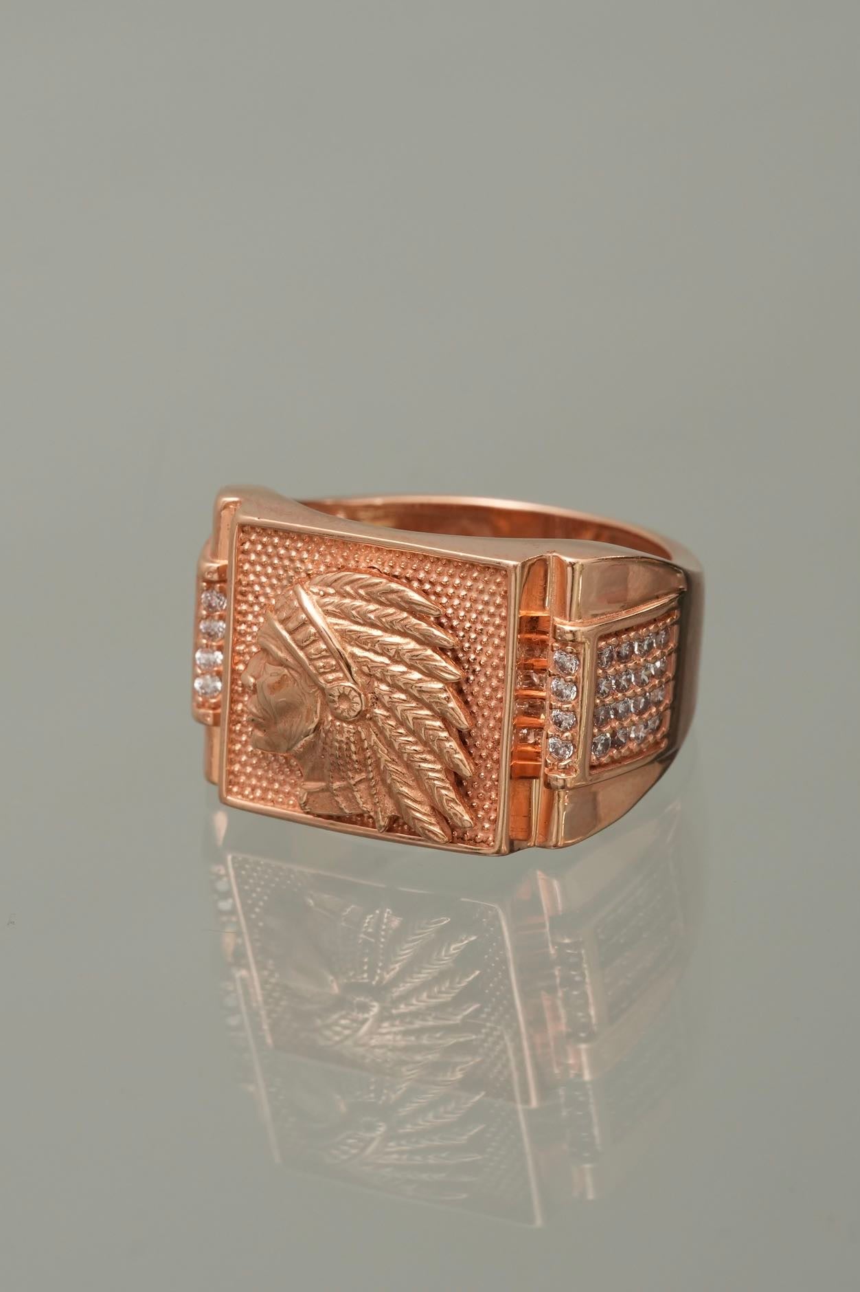 Anillo indio con swarovski blanco 11.05gr / Talla 8 1/2 / Oro Rosado Nac M