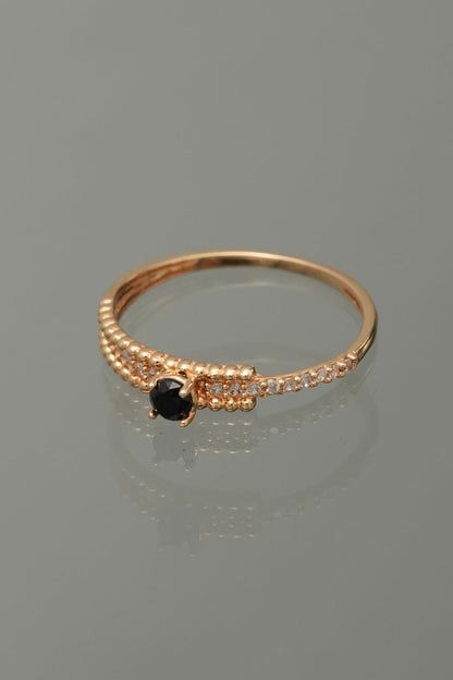 Solitario con swarovski negro y blanco 1.35gr / TALLA 6 1/2 / Oro Amarillo Nac B