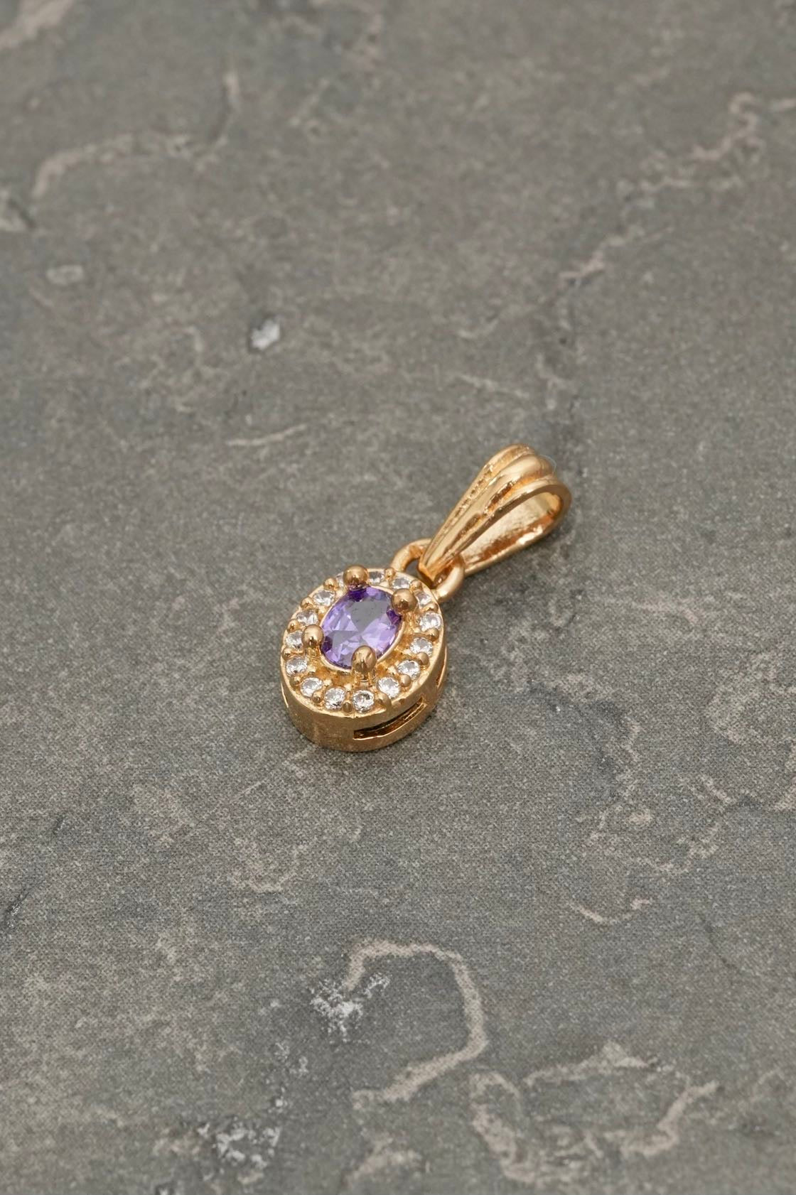 Dije con swarovski morado y blanco 1.15gr / Largo 1.6cm — Oro Amarillo