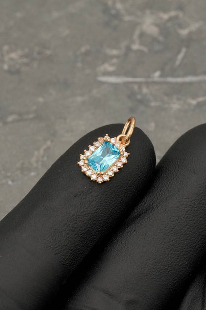 Dije con swarovski azul y blanco 0.9gr / Largo 1.5cm — Oro Amarillo