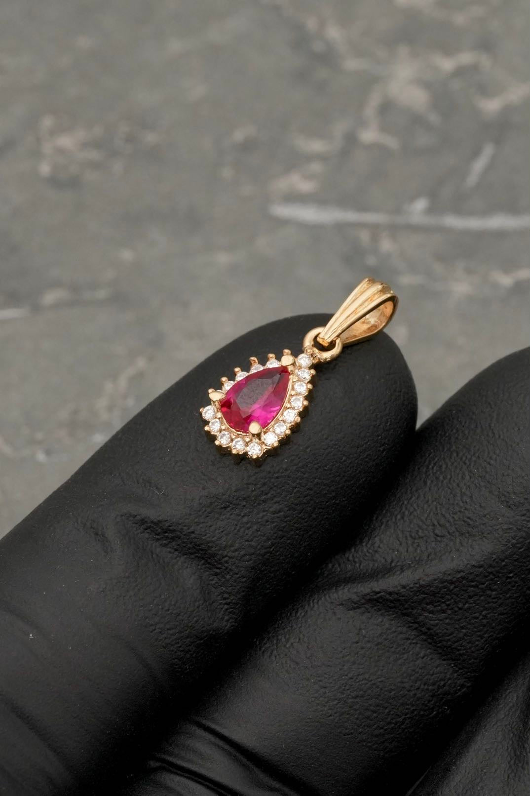 Dije gota con swarovski fuCsia y blanco 0.7gr / Largo 1.5cm — Oro Amarillo