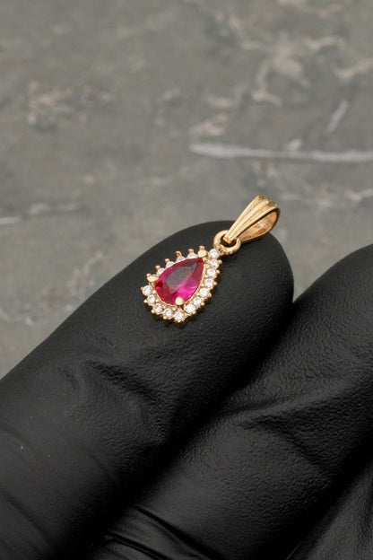 Dije gota con swarovski fuCsia y blanco 0.7gr / Largo 1.5cm — Oro Amarillo