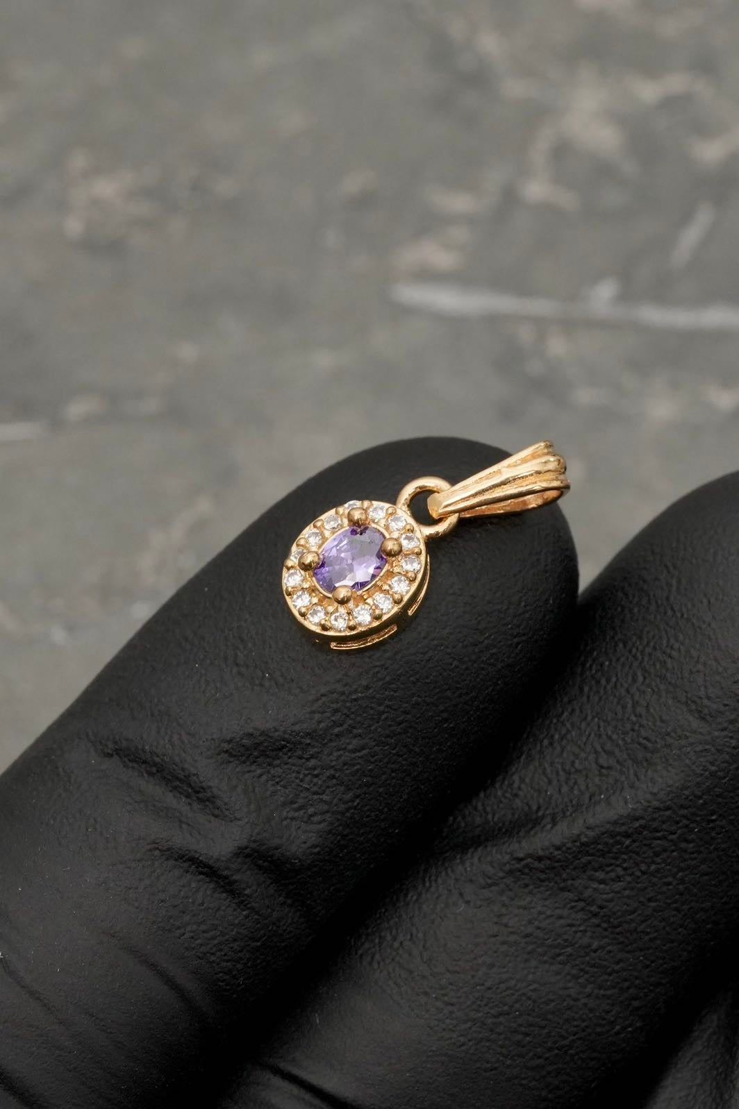 Dije con swarovski morado y blanco 1.15gr / Largo 1.6cm — Oro Amarillo