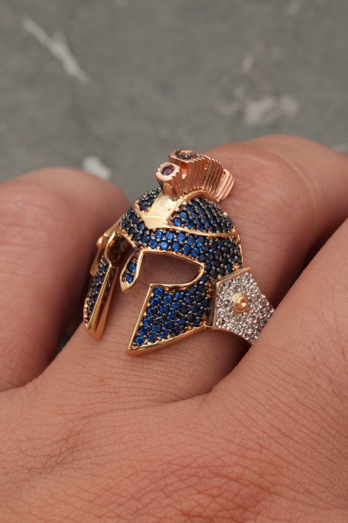 Anillo gladiador con swarovski multicolor 9.8gr / Talla 11 / Dos Oros Nac M