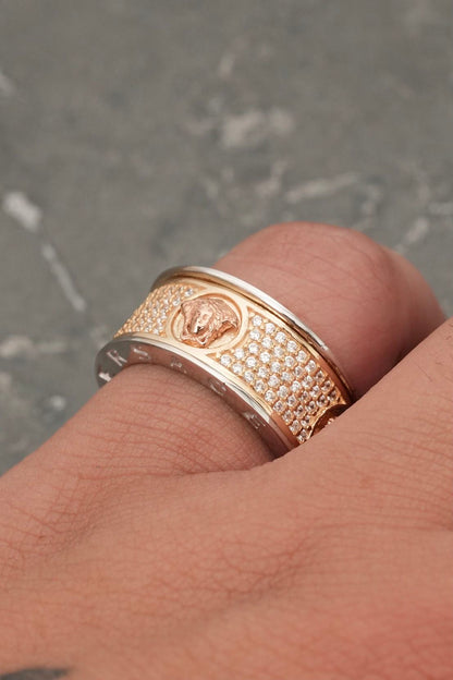 Anillo medusa con swarovski blanco 10.45gr / Talla 6 3/4 / Tres Oros Nac M